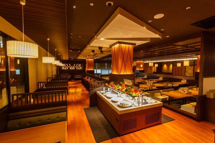 湯あがりキッチン 一休には、アルコールをはじめ、お子様メニューもあるので、家族で楽しめる。