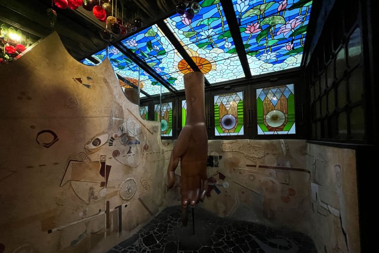 「オブジェのあるエントランスまでは住人でなくても見学できます」と『ドラードギャラリー』の小原聖史さん。