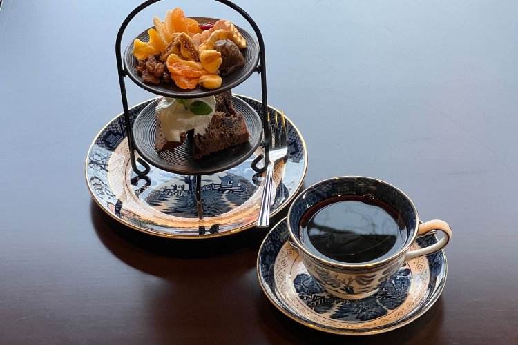 カフェ『iro』でゆとりあるひとときを過ごす。