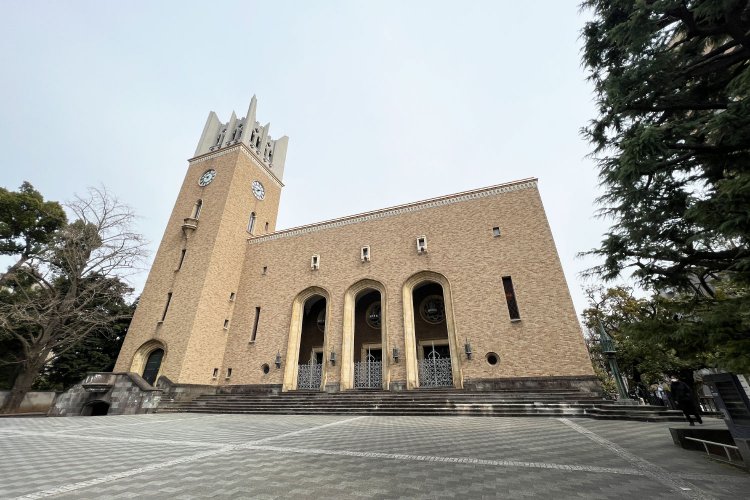 昭和2年（1927）に竣工した大隈記念講堂。