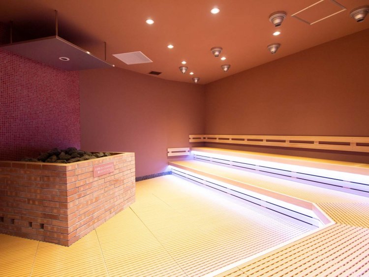 「岩盤浴La Viola」の「熱響の間」。音楽とロウリュがコラボしたミュージックロウリュを実施する。