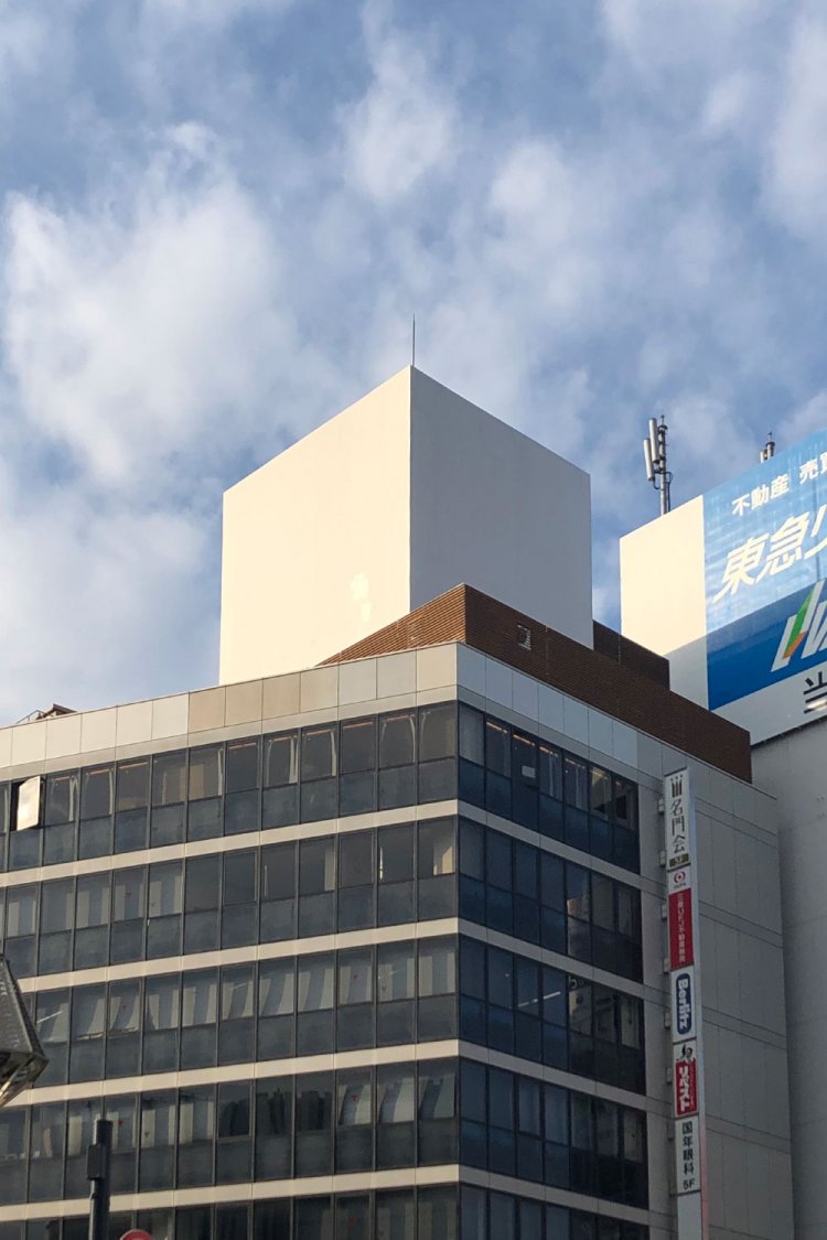 Sugar cube on the top《大きな角砂糖》