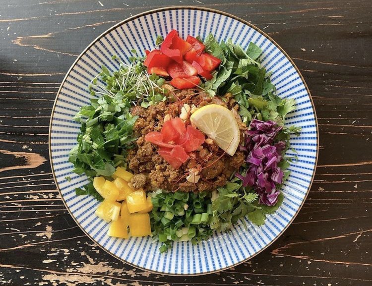 彩りにこだわったプレートランチメニュー。