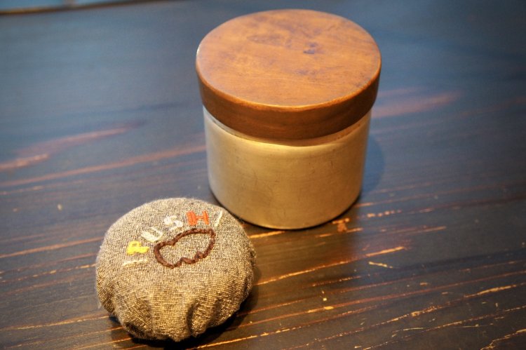 インテリアになじむ装いをまとったベルに、心が和む。