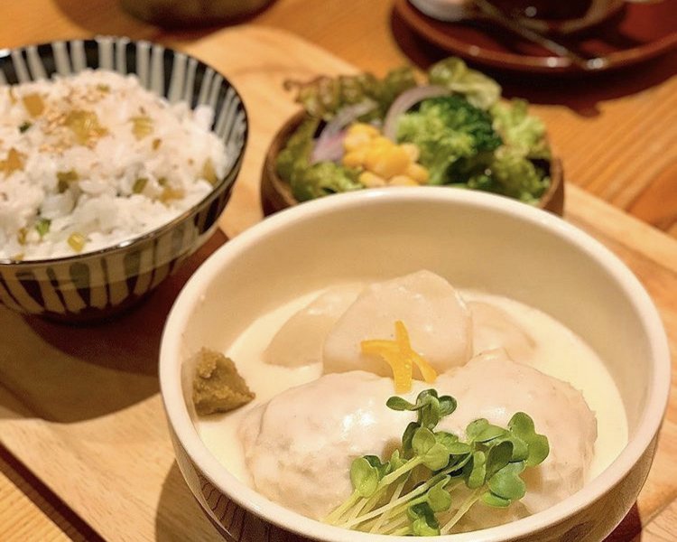 日替わりで提供される、体に優しい定食メニューも魅力的だ。