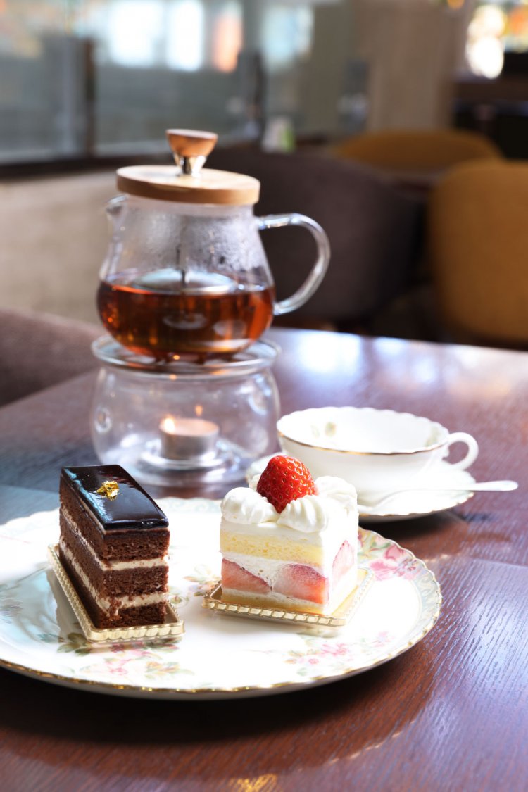 ケーキセット1300円。