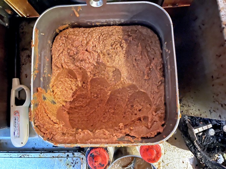 合わせ味噌を直前で加えるので、味噌の香りやほのかな酸味も丼の中で活きている！