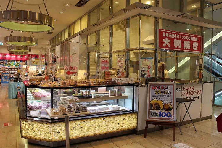 山崎製パン初の和菓子専門の売り場。