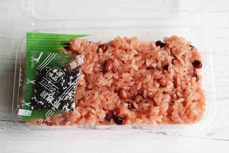 お赤飯1パック200ｇ入270円。