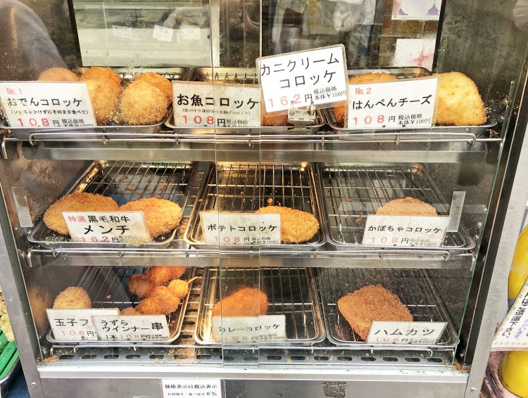 コロッケは戸越銀座の新しい名物にしようと商店街のいろんな店で始めた。