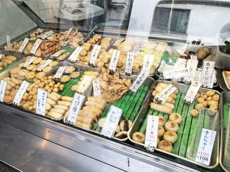 魅惑のおでん種の数々。興奮して多めに買ってしまうこと確実。