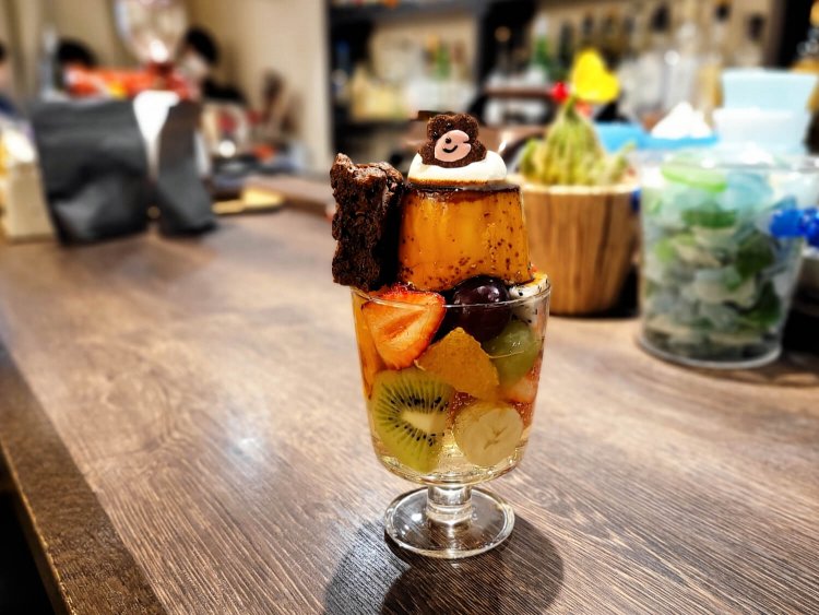 季節限定 Spring Parfait 1500円。 ※ワンドリンク制。
