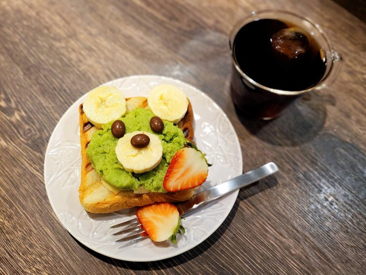 ずんだあんバターパン700円。コールドブリュー700円。