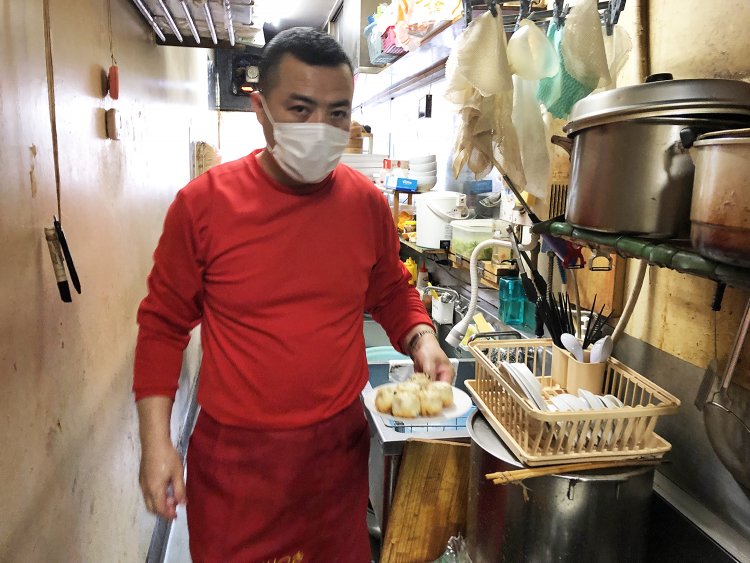 熱々できたて焼き小籠包提供中！