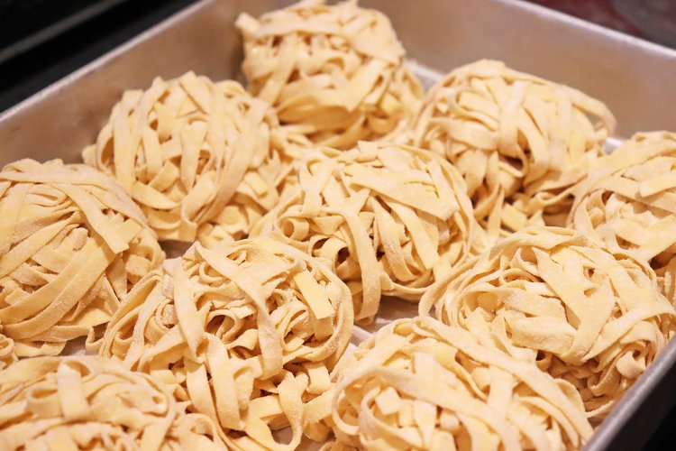 食感がよくソースがよくからむ自家製のフェットチーネ。