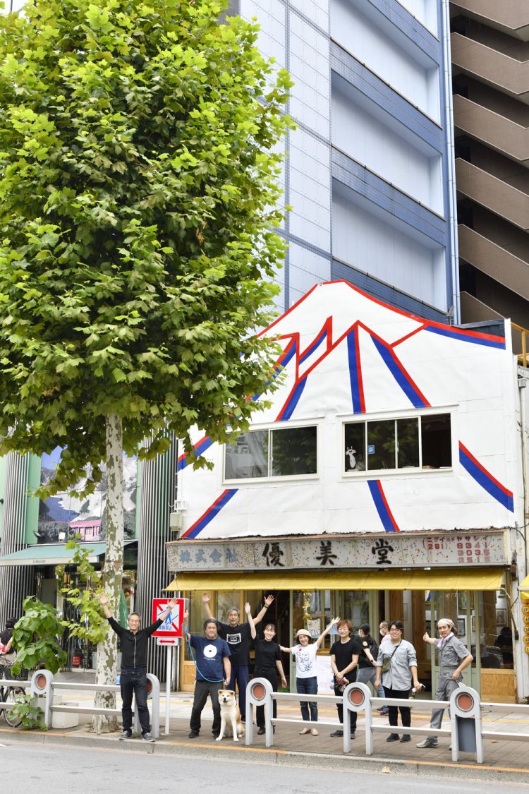 「ユウビスト」と呼ばれるボランティアや有志が、現在も2階のリノベを進行中。