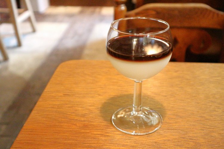 オレグラッセ750円は、かきまぜずにそのまま飲むのが主流。