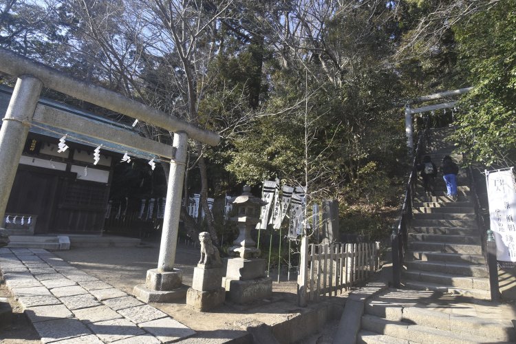 明治になり建立された白旗神社。