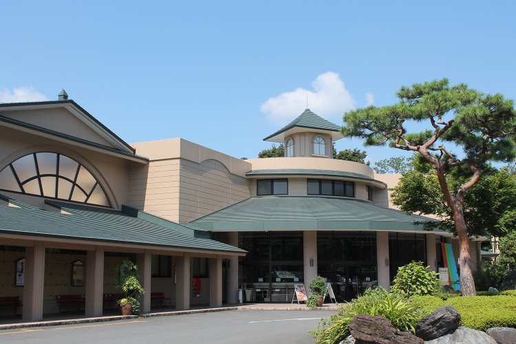 緑豊かなサイボク園内にある天然温泉施設。