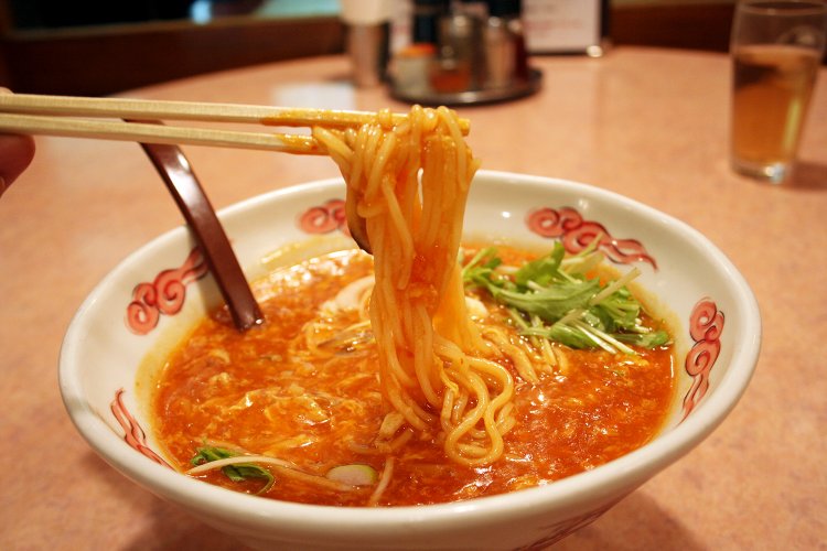 もちもちの麺にスープがしっかり絡む。