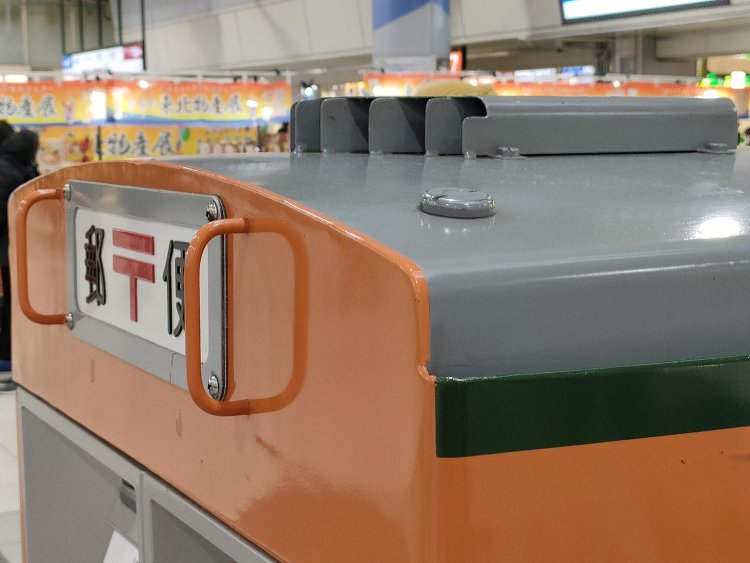 細部のパーツにも拘りがあって郵便ポストであることを忘れてしまう。