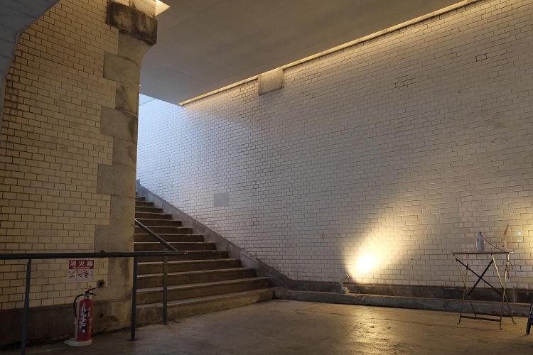 こちらは「1912階段」。1912年の開業時からある階段だ。交通博物館の自販機階段はたしかここだった。