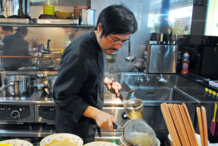2013年に北千住駅東口近くに2号店『みそ味専門 マタドール』もオープン。
