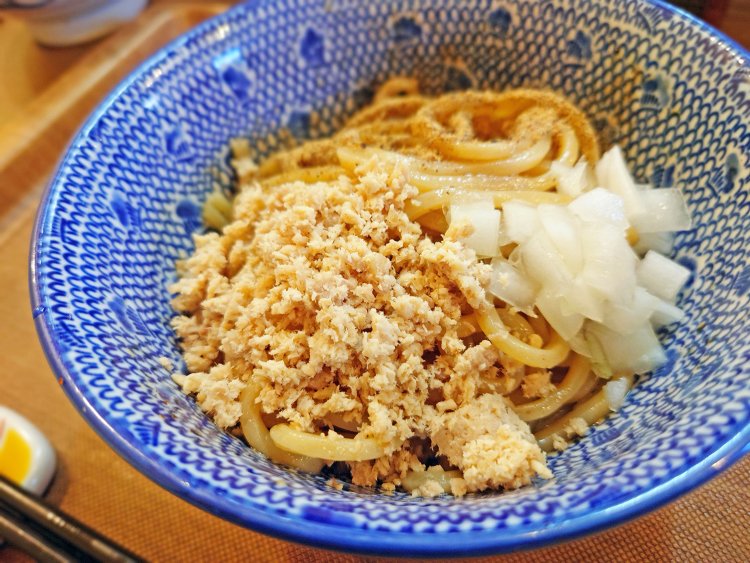 冷たい替えつけと温かい替えあつ、どちらもプラス200円でつけめんに追加できる。