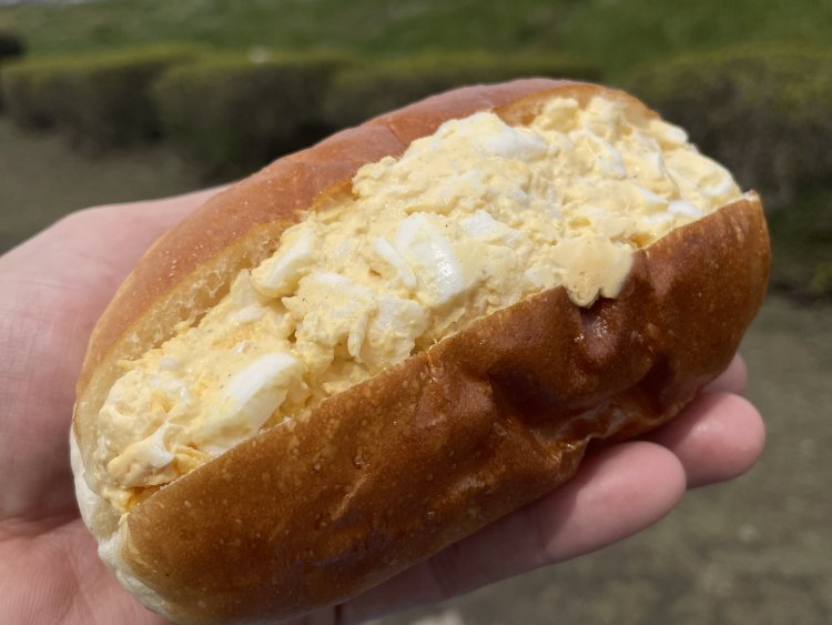 人気のたまごドック180円は具材がギューギュー。優しい風味で食べ飽きない