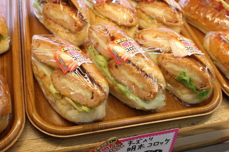 調理パンの具材は、どれも多め。