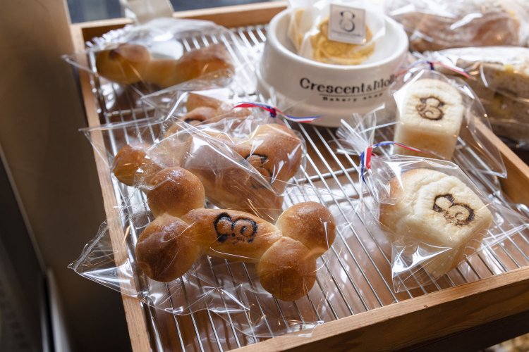 愛犬用のパンやクラッカーも販売。