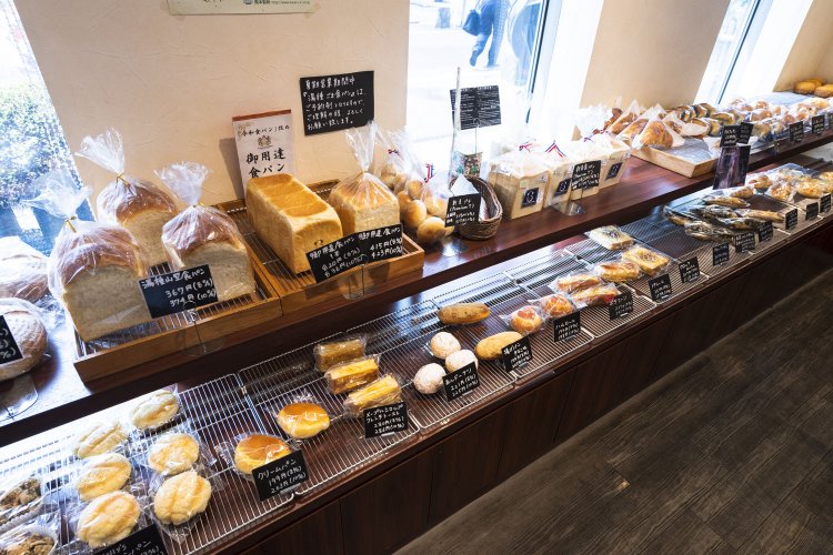 小麦粉は国産を使用。水曜はいつもと違う銘柄の粉で焼いたパンも並ぶ。