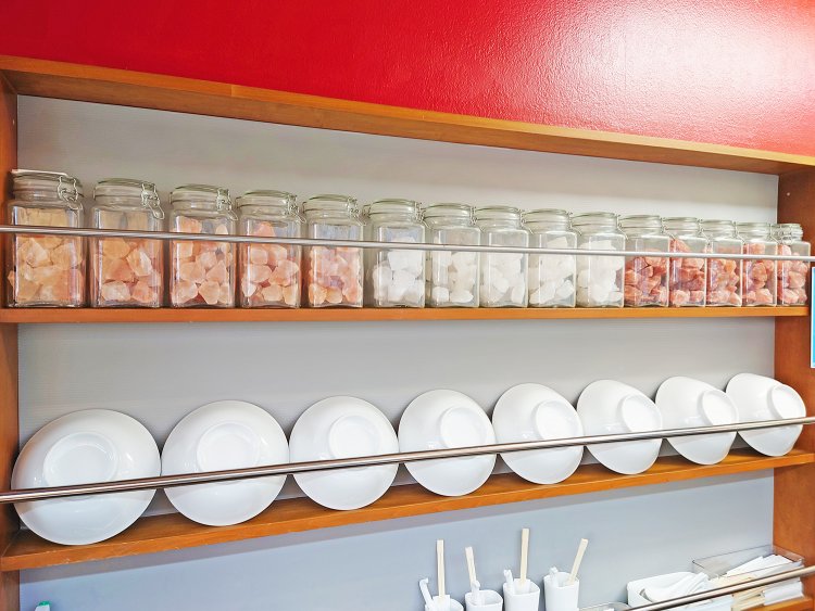 鶏水のおいしいスープに、塩ラーメンのリクエストも多い。それに応えるため塩ラーメンも試作中。