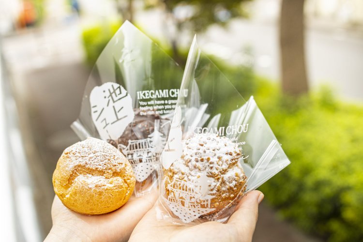 写真右からアーモンド190円、アーモンドショコラ210円、プレーン180円。