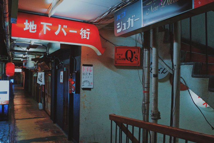 街の昭和を旅する　昭和以来輝き続けて来た“歓楽ビル”のネオンと、盛り場に必要な役割「客引き」