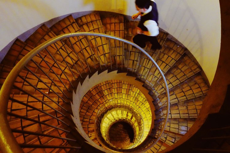 街の昭和を旅する　昭和以来輝き続けて来た“歓楽ビル”のネオンと、盛り場に必要な役割「客引き」