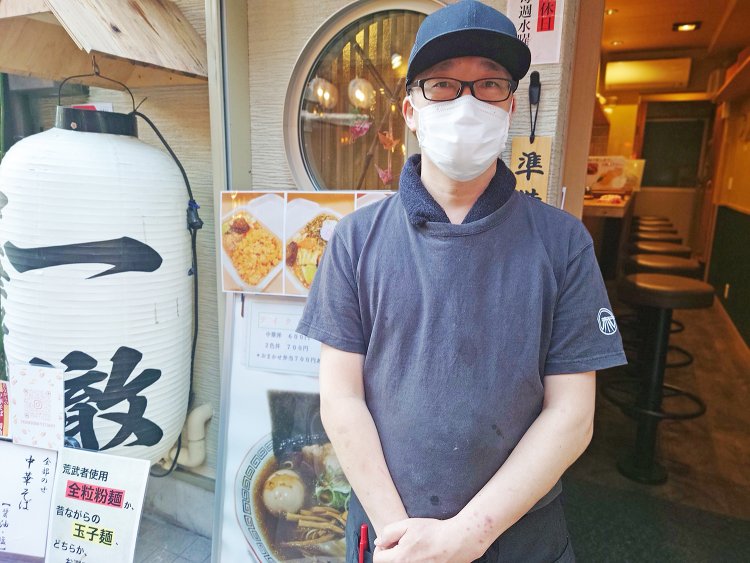 店長の山下さん。フレンチ、中華、和食など飲食一筋38年の大ベテラン。