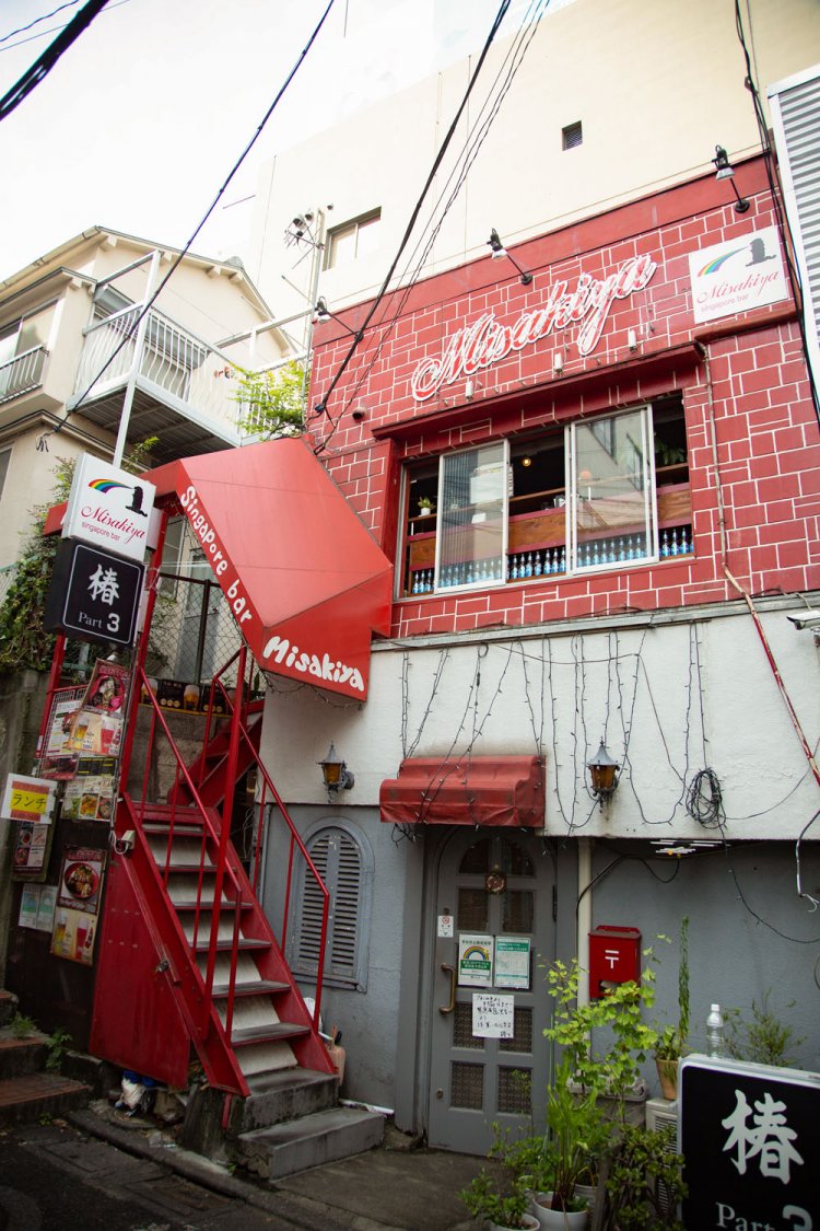 地獄谷北端の赤レンガ建物で2017年に開店した。