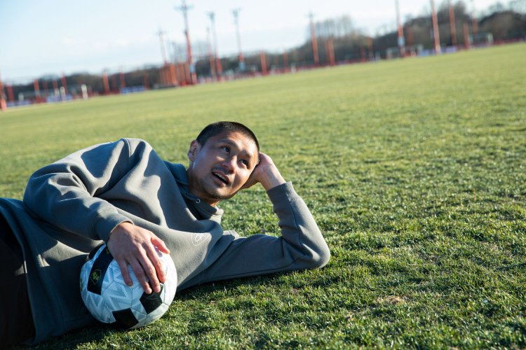 坪井慶介、浦和の街を歩く