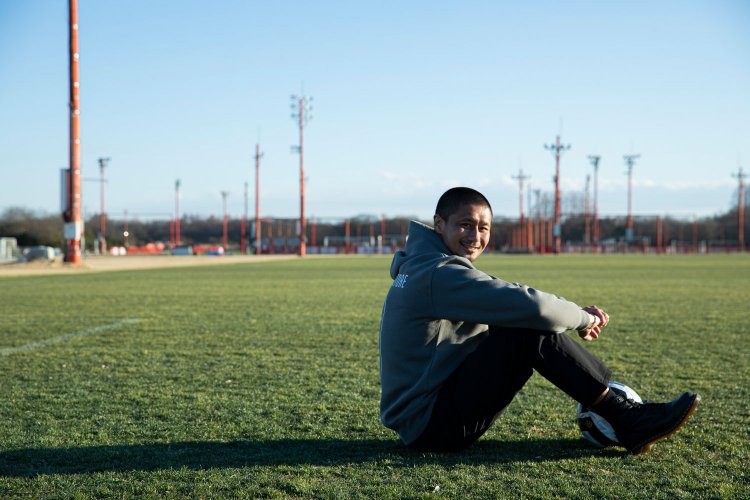 坪井慶介、浦和の街を歩く