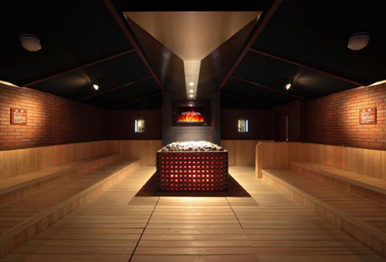 アロマの香りが漂う「烈の部屋」は70人が定員の大きな部屋。