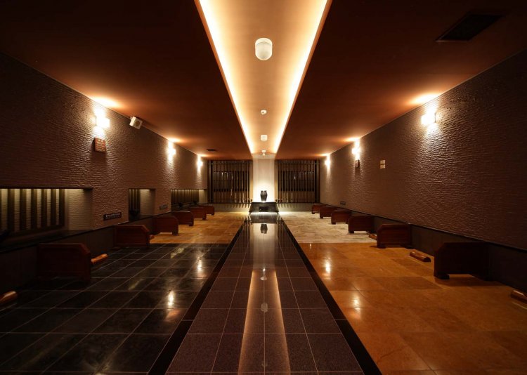 「彩の部屋」では灯りを少し落としているので静かな空間でゆっくりくつろげる。