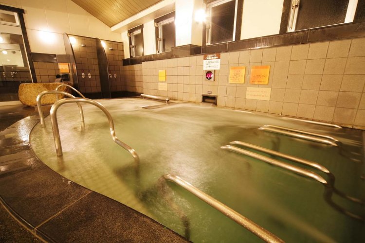 血行促進や疲労回復、コリ解消などに効果的な各種機能浴を備えたアトラクション風呂。