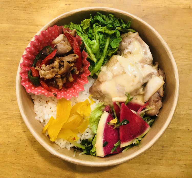 テイクアウトの弁当も人気。日替わり弁当850円。