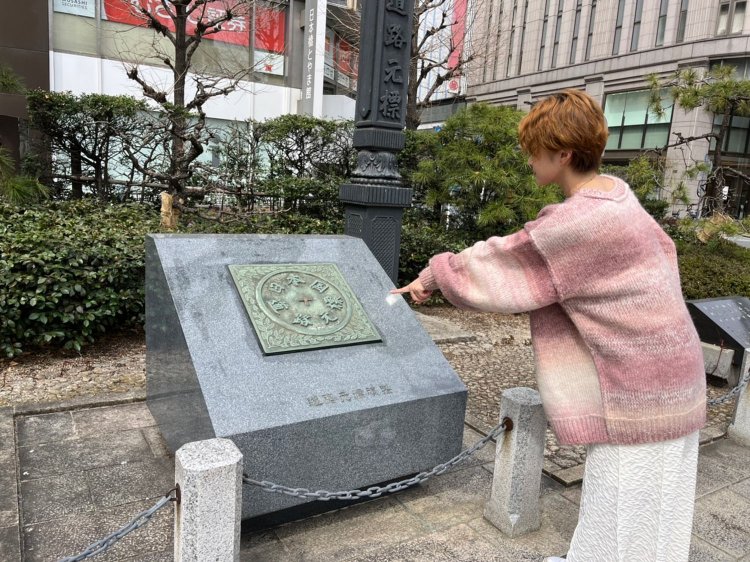 これは日本橋の北西詰の広場に設置されているレプリカ。