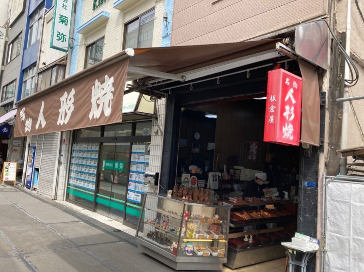歴史を感じる店だ。いい雰囲気。