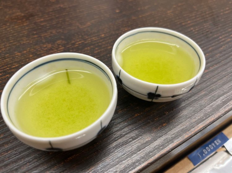 茶柱が立った。立った。立った。立っちゃった。