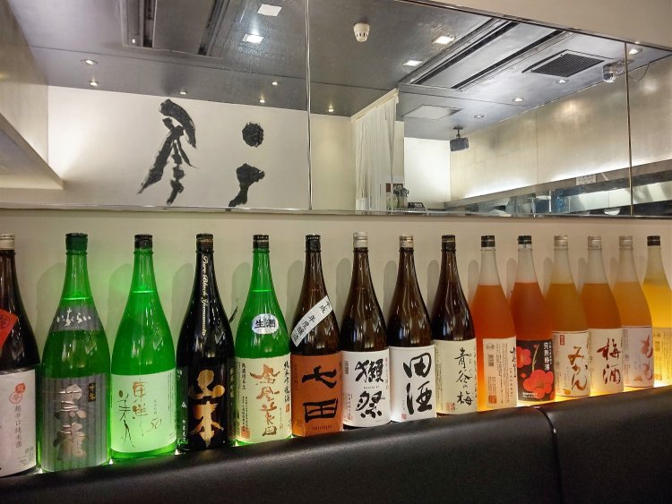 果実酒や地酒も豊富でお酒に合う一品料理もあり、ちょい飲みにも使える。