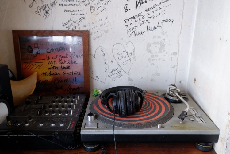 このレコードプレーヤーを使用して視聴ができる。