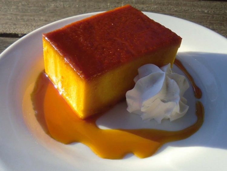 かぼちゃプリン480円は雅楽の湯の名物。2つの食事処で味わえる。